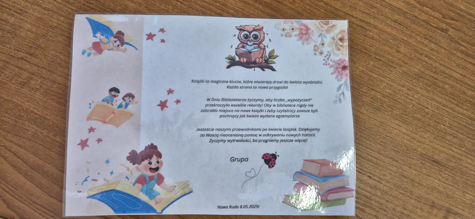 Życzenia od przedszkolaków dla bibliotekarzy. 